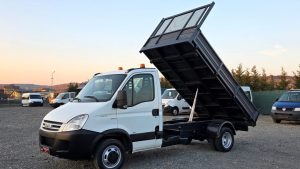 IVECO DAILY 40C18, 3.0 TDI, 180cp, 208.874 km, CLIMA, basculabil 3 parti , 3.7m, 4t detarat la 3.5 t, cat. B, 02/2007